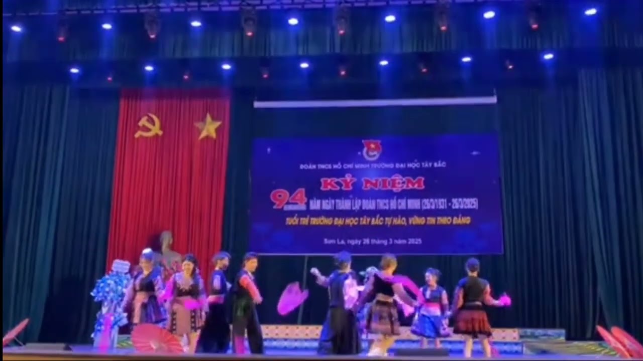 Mashup Đi giữa trời rực rỡ - Gặp nhau giữa rừng mơ - Chiếc khăn piêu - ĐH Tây Bắc
