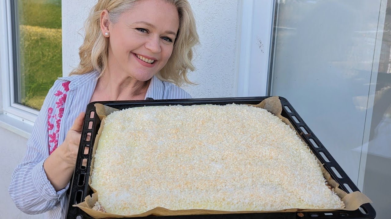 Kokos-Blechkuchen mit viel Pudding ❤️ Einfach und so lecker! Party kann kommen Rezept Kuchen