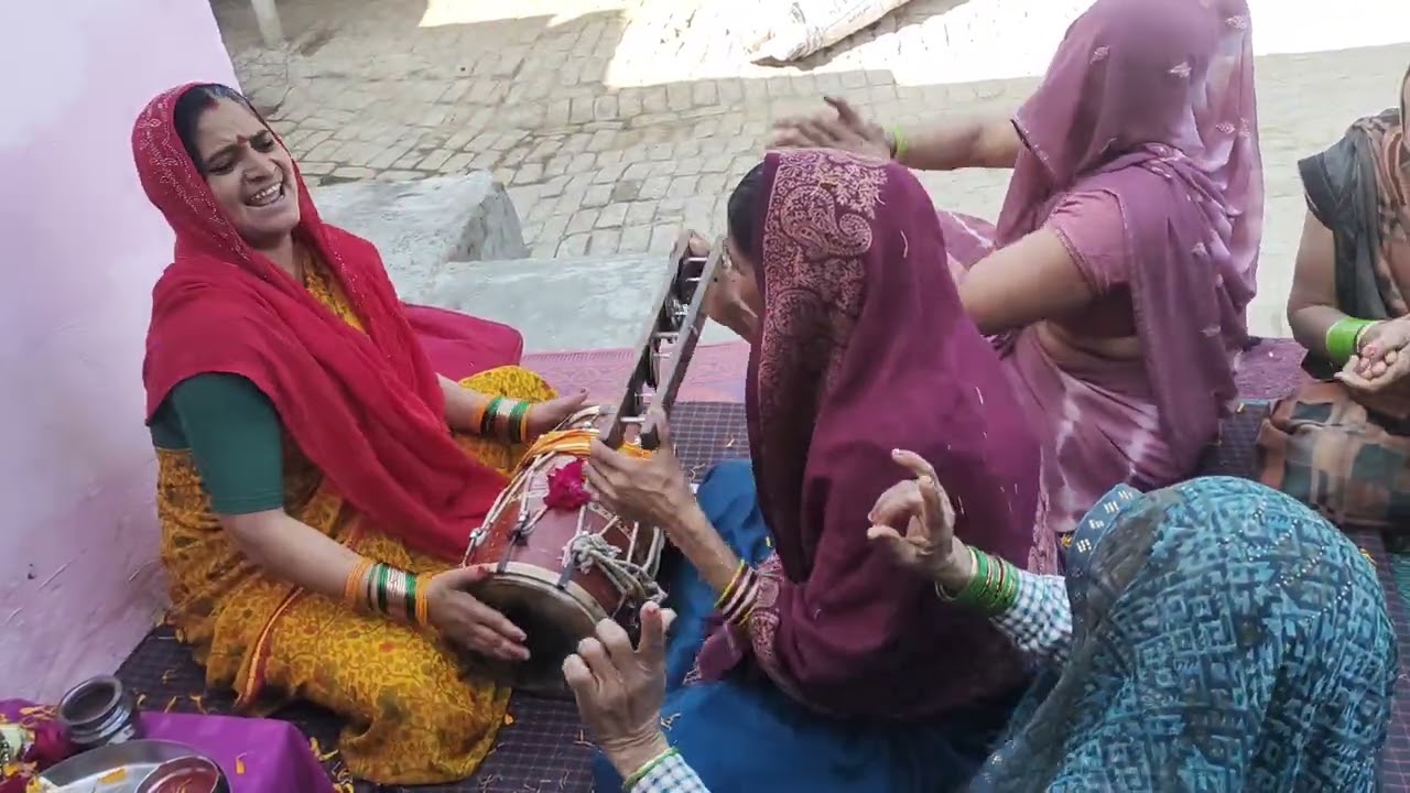 💝कान्हा ले गोपीन को 😆चीर कदम पर 🌸 चढ़ गयो।#कान्हाजीभजन #radharani 