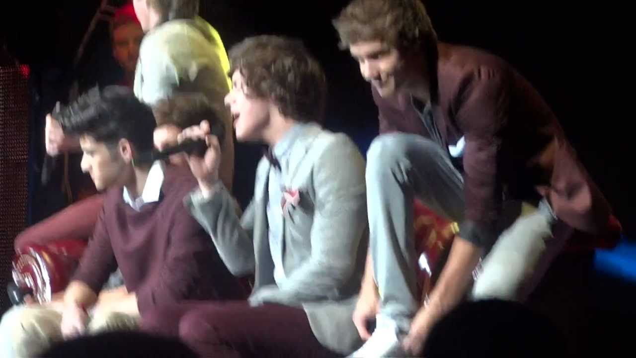 One Direction 5/26/12 NYC Beacon Theatre Gotta Be You (Harry's Wrong Size Shoe)