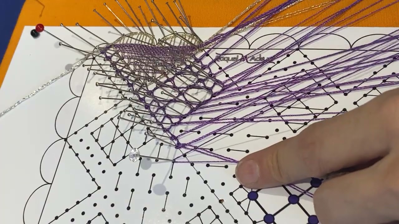 Pañuelo Gigante de encaje de bolillos: punto de filigrana y rejilla. Raquel M Adsuar Bolillotuber