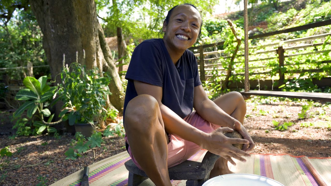 Making coconut milk from fresh coconut |ขูดมะพร้าว|คั้นกะทิ|ฝึกภาษาอังกฤษ​กับม่อน