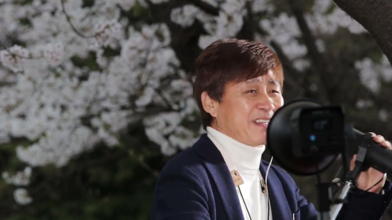 수와진(안상수가수님) 인천대공원에서....영원히내게~를   열창하시는영상입니다