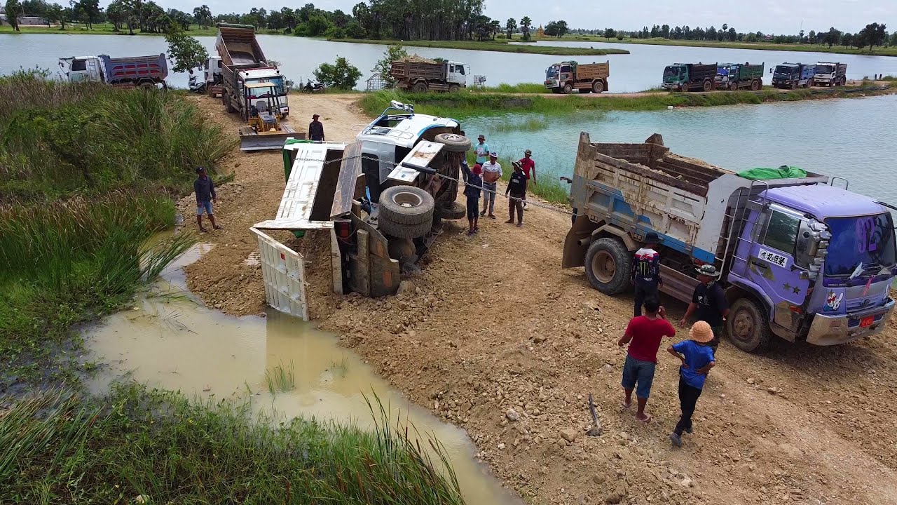 Be careful!! Dump Truck Got Accident Fall into Pond While Uploading Soil Help Rescue By D20p Dozer.