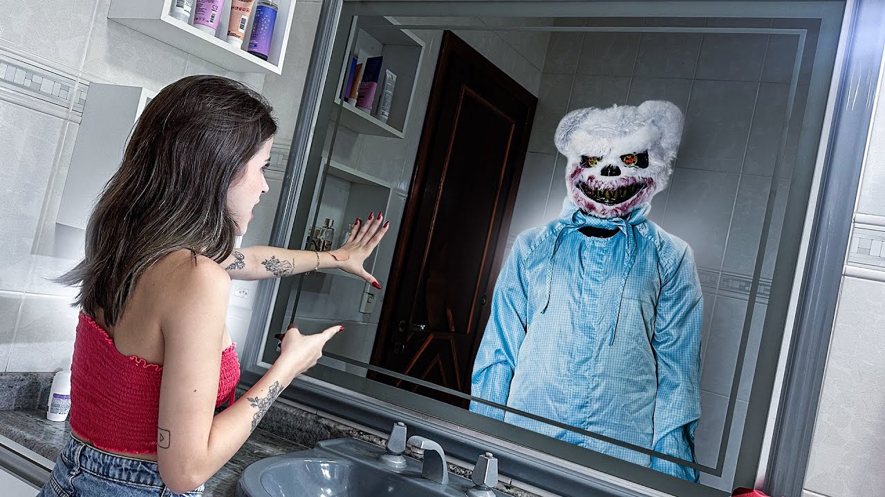O URSO ESTÁ NOS ESPIONANDO POR UM ESPELHO FALSO!