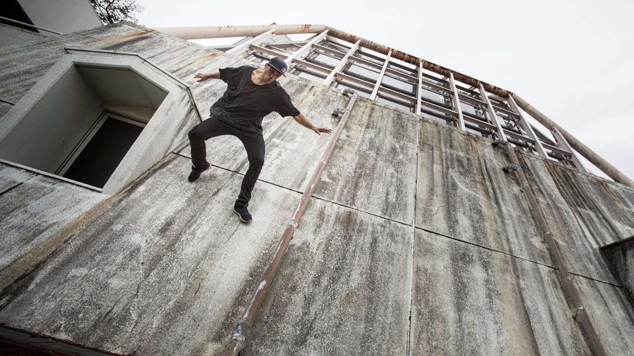 Идеальное место для паркура - заброшенная оранжерея.