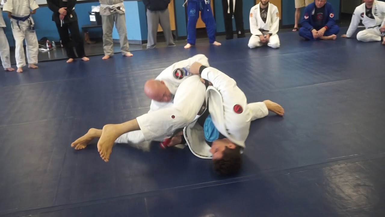 Professor Christian Derr vs Marcus Almeida 