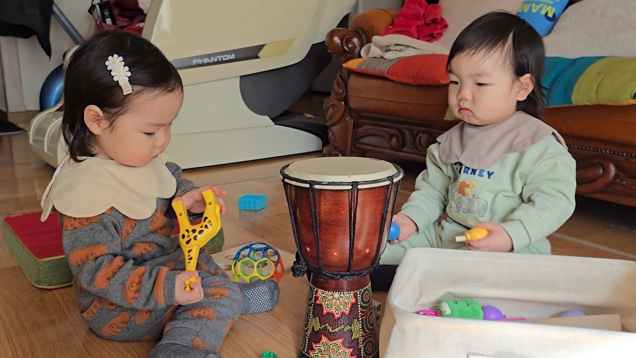 귀여운 쌍둥이 손주 2025년