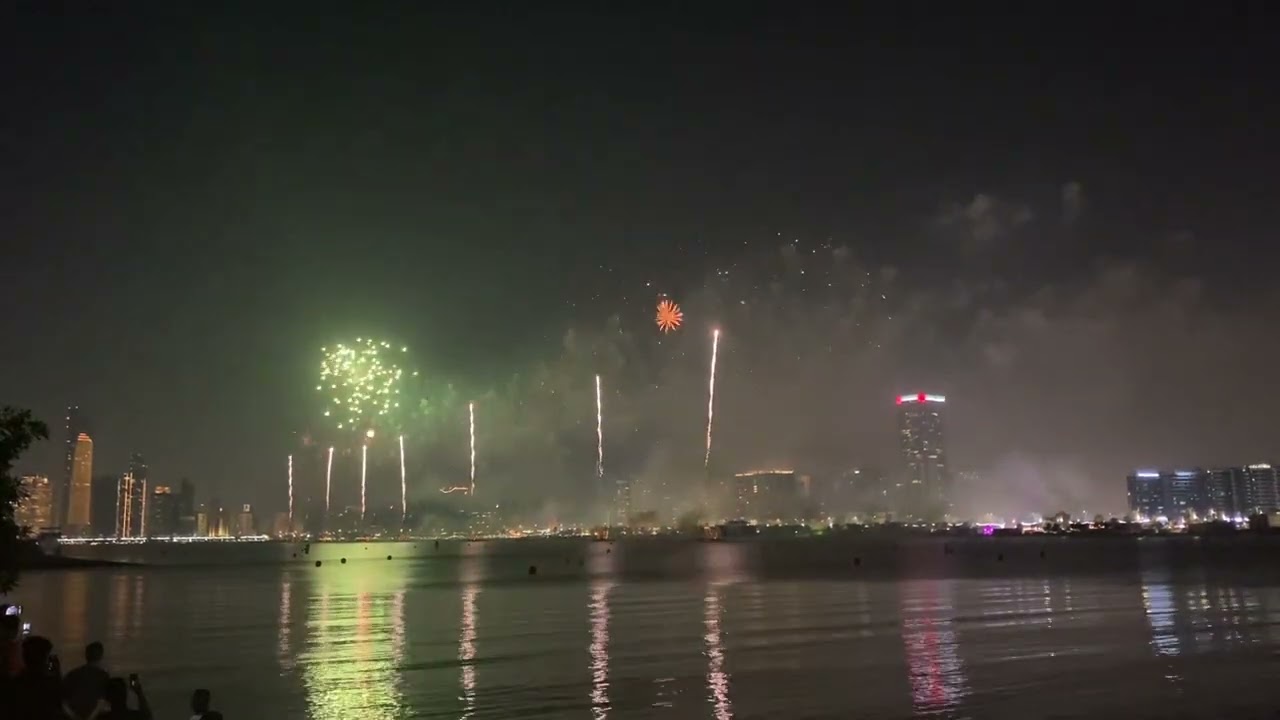 ‎الألعاب النارية العيد الوطني ال 51 لدولة   الإمارات العربية المتحدة 2022