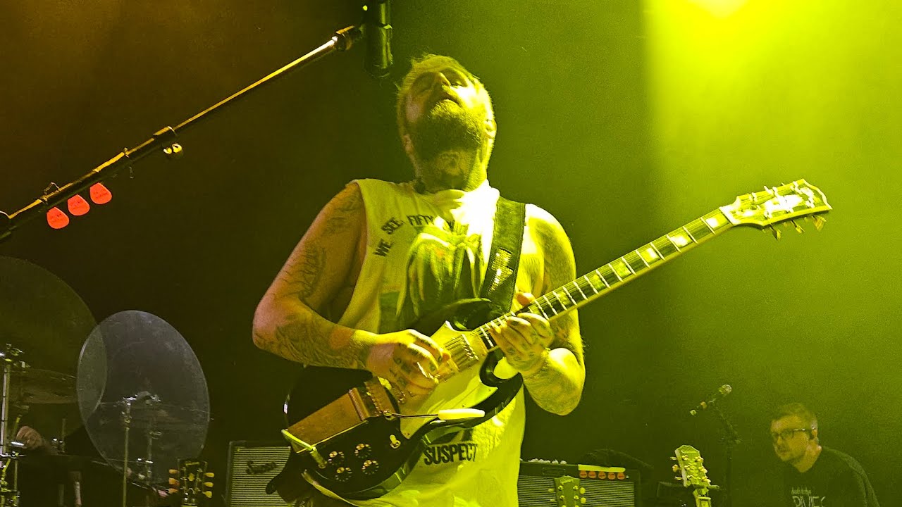 highly suspect Melatonia Chicago front row!