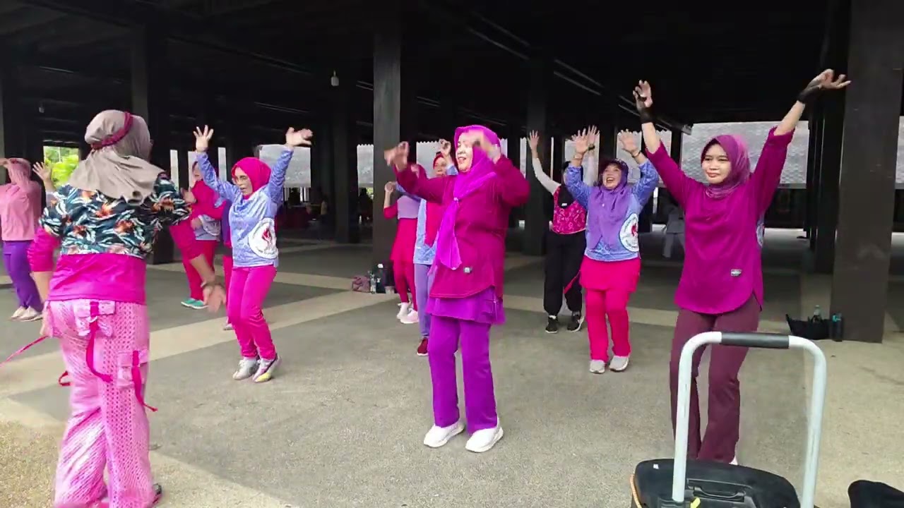 EEEE A - DIA | ZUMBA | KELAS SENAM KJS GOWA | Inst. RIA RATU MAKASSAR