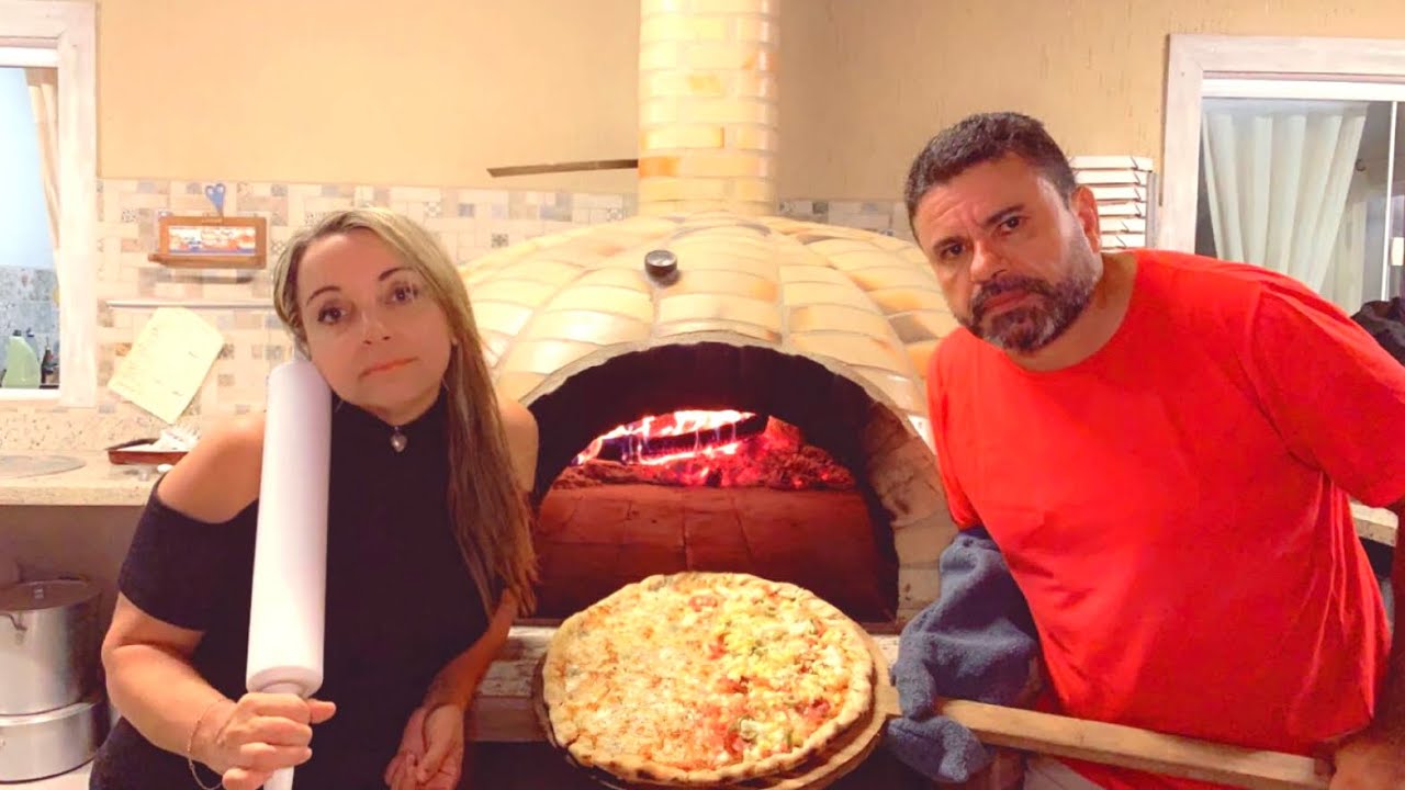 FAZENDO PIZZA RÚSTICA NO FORNO À LENHA 🔥