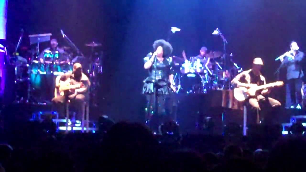 Jill Scott - Crazy (Live) Seattle Key arena.MP4