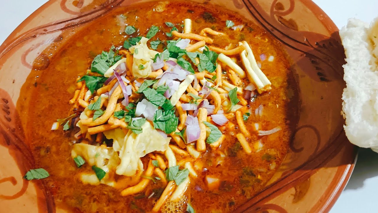 Misal pav recipe/Maharashtra style misal pav/