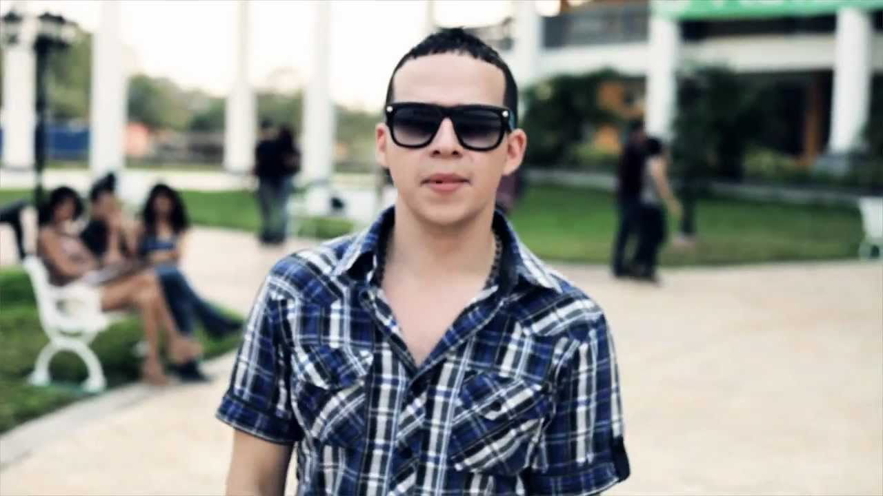 Amiga con privilegio HD Mr Chris Official Video.mp4