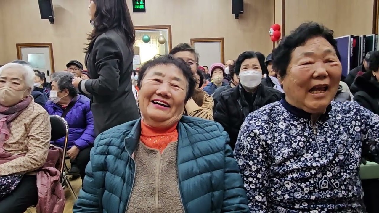 백양사 사회복지재단에서 나주시 노인복지관을 운영하게 되어 자비로 함께 여는 첫걸음으로 나주시 어르신을 모시고 즐거운 축제 한마당을 펼쳤습니다