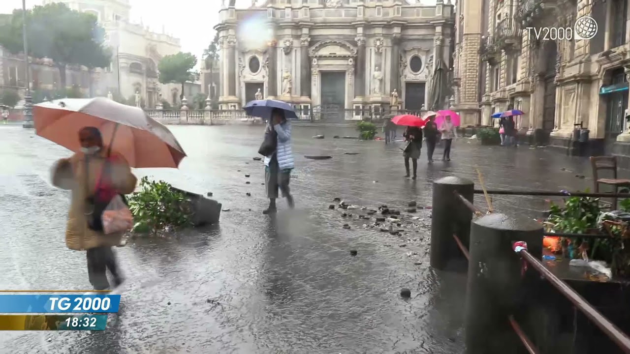 Maltempo, nubifragio su Catania. Un morto