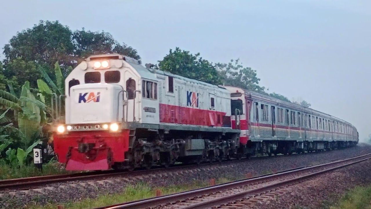 Setelah Beroperasi Belasan Tahun, Akhirnya KRL JEPANG DIBUANG Ke Kuburan Kereta Pasirbungur.