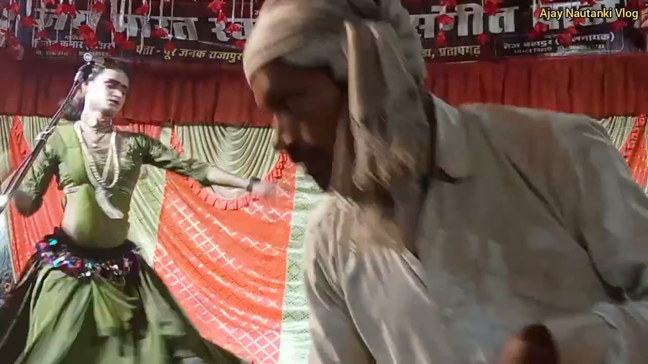 # लड़की का गजब का डांस और जोरदार मिश्रा जोकर की गायकी पब्लिक हुई दिवानी 👉 विनोद डांसर की नौटंकी 
