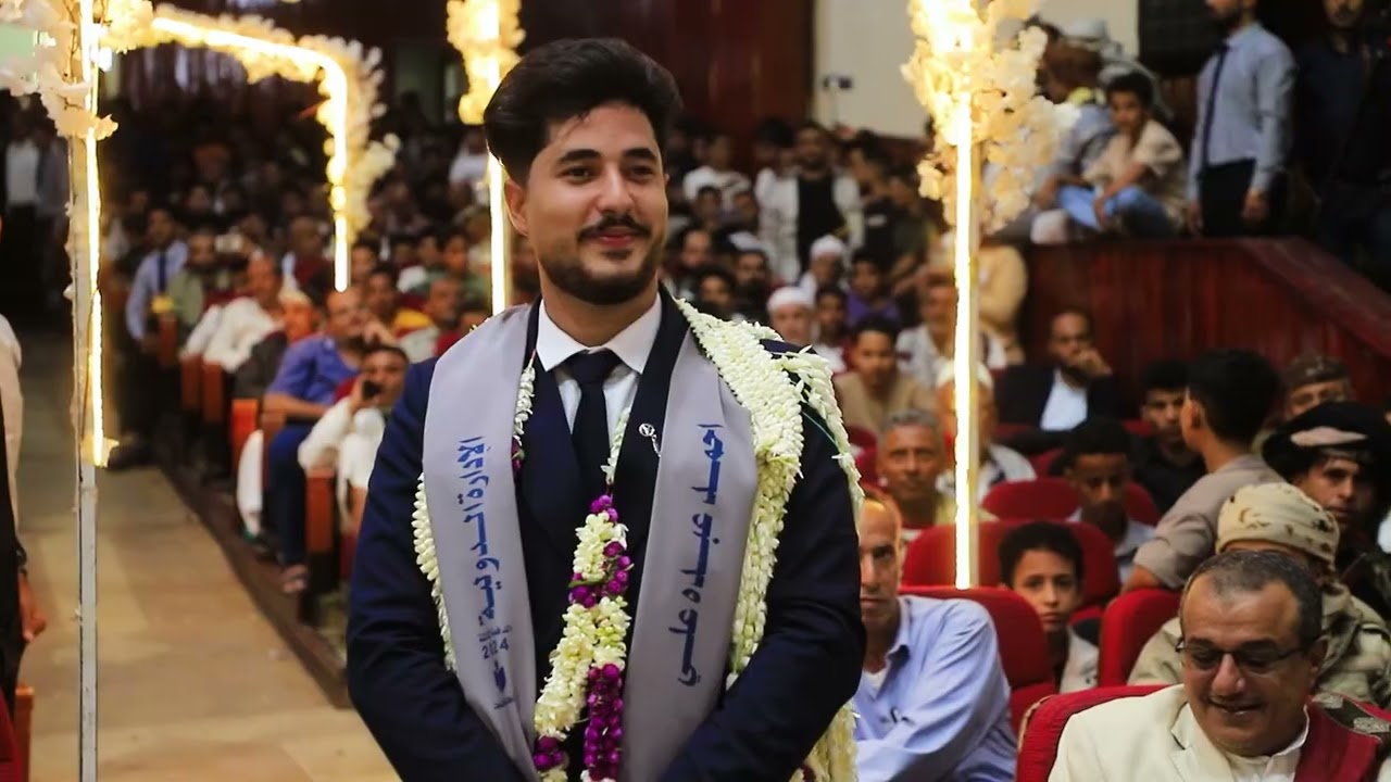 الخريجون يتألقون في العرض الخاص بهم.. حفل تخرج الدفعة الثالثة (العلوم الإدارية)