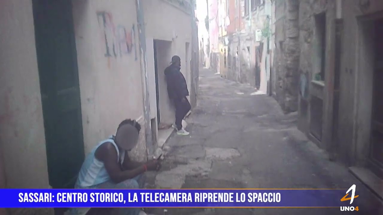 Sassari: Centro storico, la telecamera riprende lo spaccio