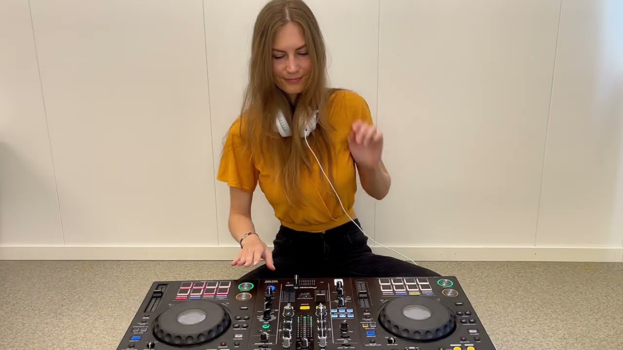 Just a chill girl mix (summer edition)