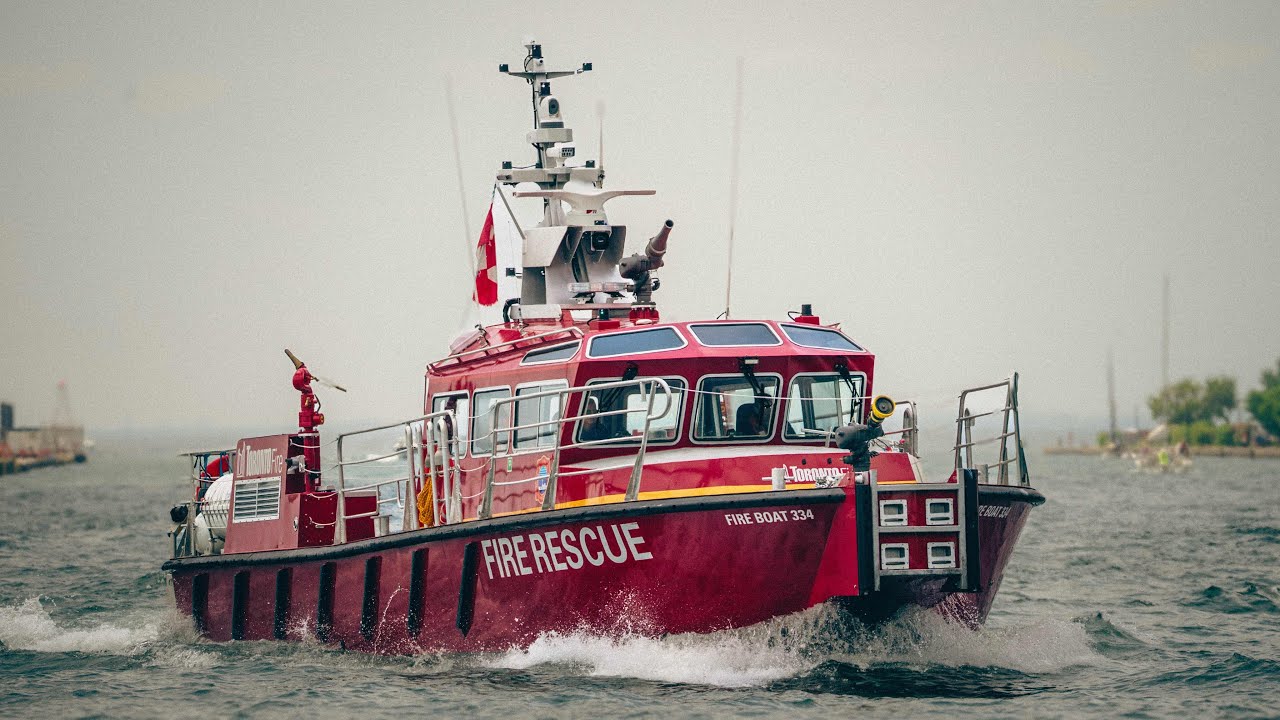 Toronto Fire Services FireBoat 334 & Zodiac Boat Responding