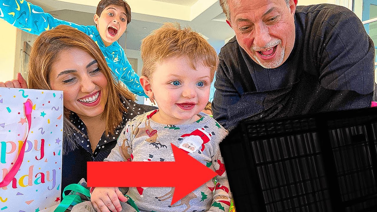 فتحنا هدايا ميلاده.. وابو اصالة صدمنا🥺🎁