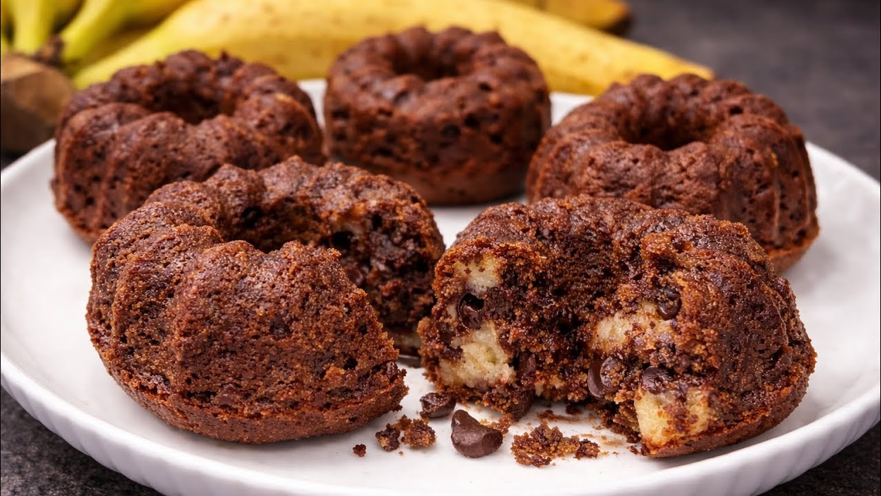 Easy Chocolate Banana Muffins 🍫🍌 | Super Moist, One Bowl Recipe