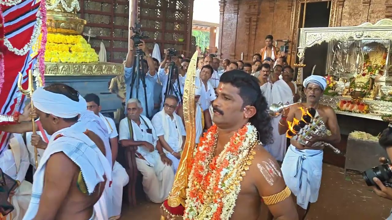 ಶ್ರೀ   ಶಿಬರೂರು ವಾರ್ಷಿಕ ಜಾತ್ರಾ ಮಹೋತ್ಸವ ಪ್ರಯುಕ್ತ   ಉಳ್ಳಾಯ ದೈವದ  ನೇಮೋತ್ಸವ, ಉರುಳು ಸೇವೆ, ಕಂಚಿಲು ಸೇವೆ