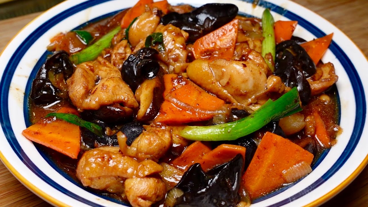 滑嫩多汁的香菇木耳焖鸡❗️🍗好吃又下饭的家常菜😋Soft and juicy stewed chicken with mushrooms and fungus ❗️🍗 delicious