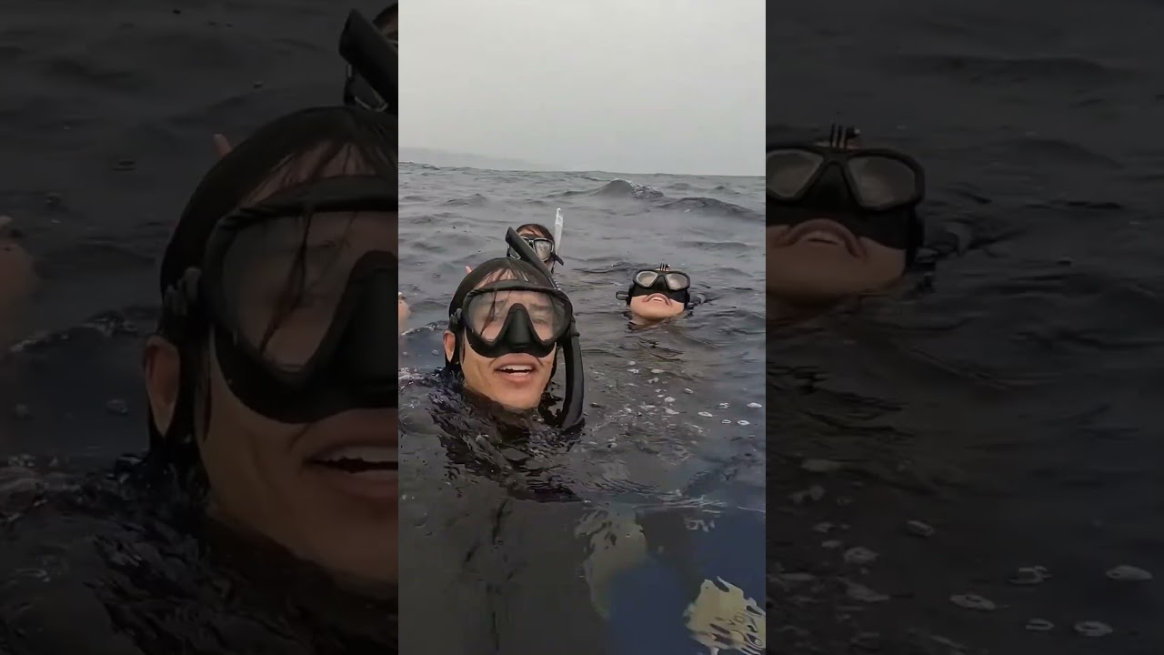 Swimming in the middle of the Pacific Ocean