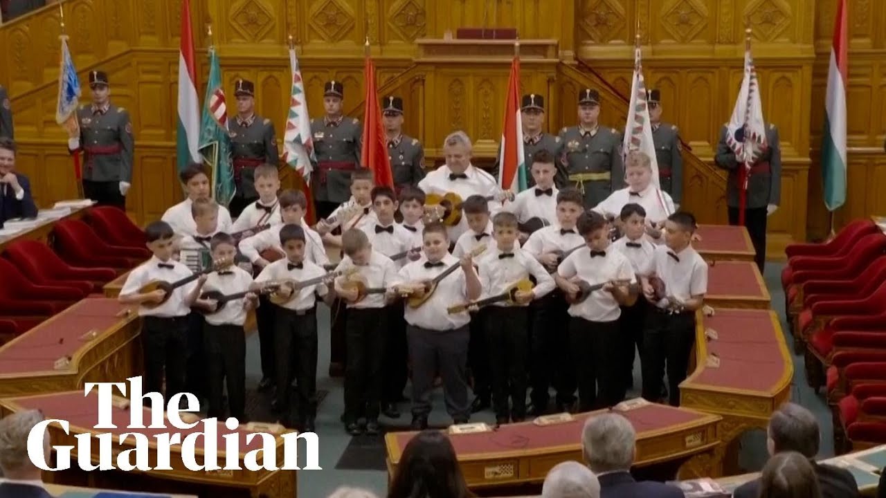 Roma children make history by performing Roma hymn at Hungarian parliament