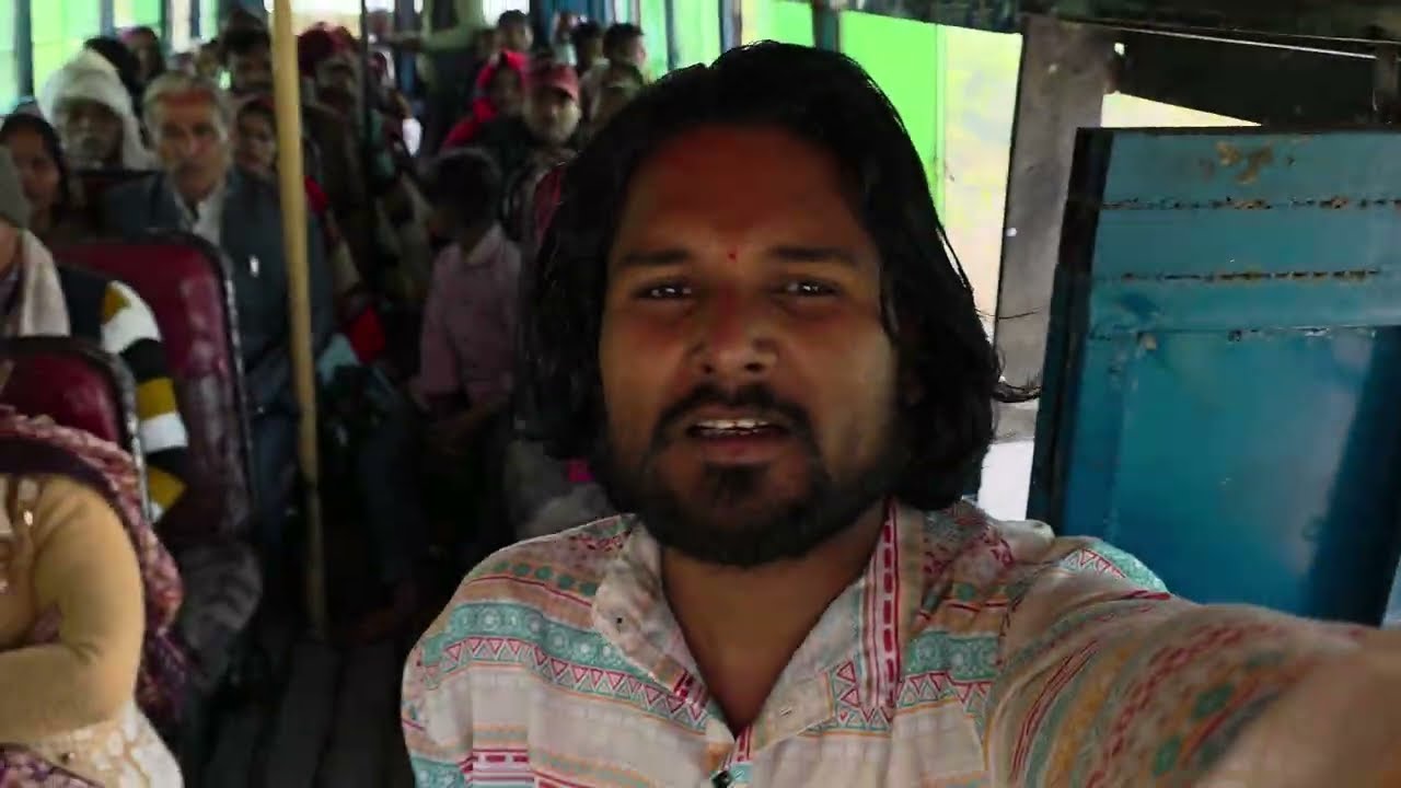 Bhai bus Mein h* gai ladai iss video, ko dekhein zaroor laash, Tak AAP