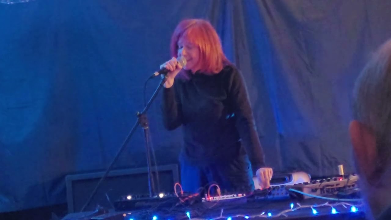 Debbie and the Sea of Fire - Synthetic Trees -dub rek 15-12-22
