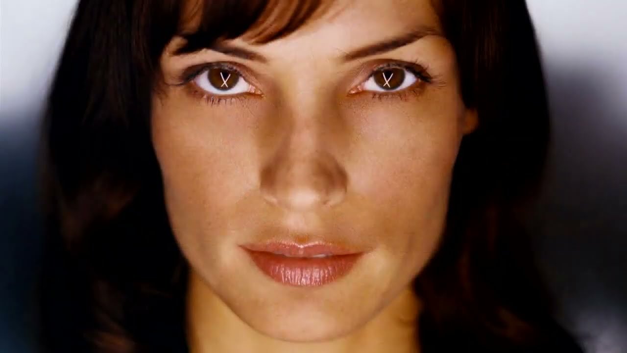 Famke Janssen (Cate)