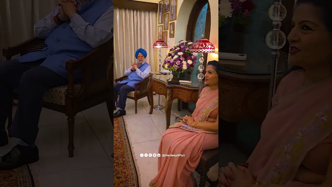She Hardeep Singh Puri Ji with Akshay Kumar, R. Madhwan and crew of #KesariChapter2