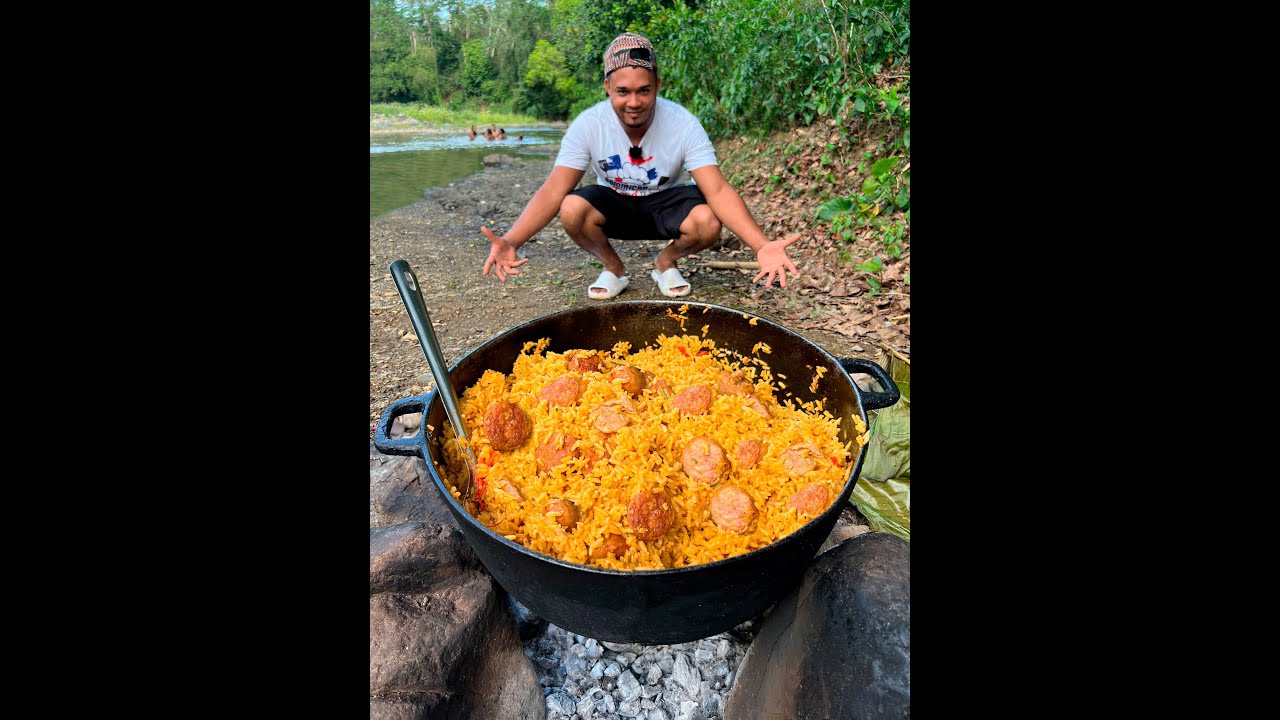 No creeran lo delicioso que quedo este locrio de Longaniza hecho en leña en el rio ♥