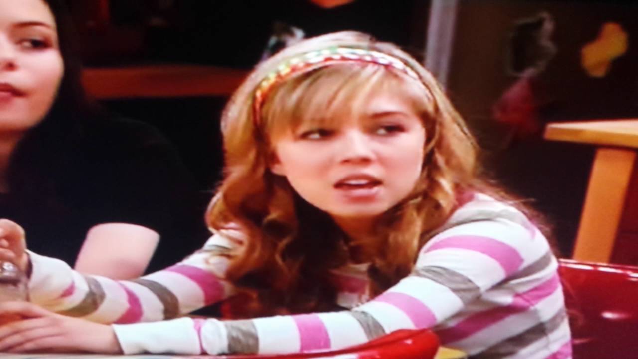 The Video game Channel in Carly and Spencer's house + Sasha Striker and Spencer playing 