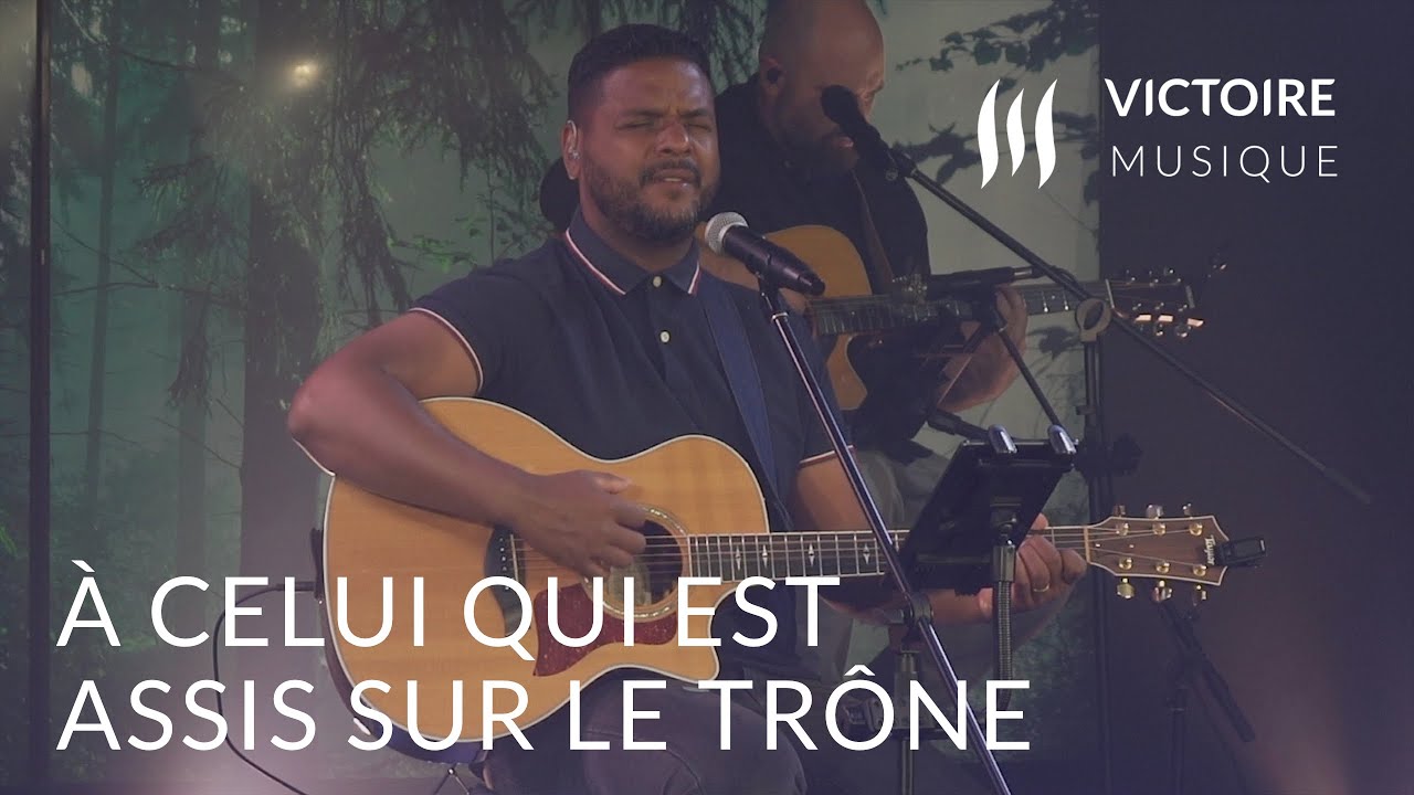 À celui qui est assis sur le trône | Gwen Dressaire | Victoire Musique LIVE