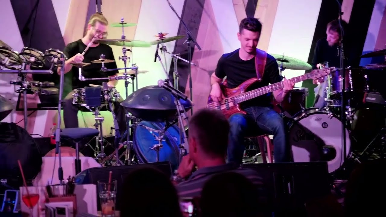 Fekecs Ákos Life Project - Fractals (Opus Jazz Club, Vocal and Drum Solo Detail)