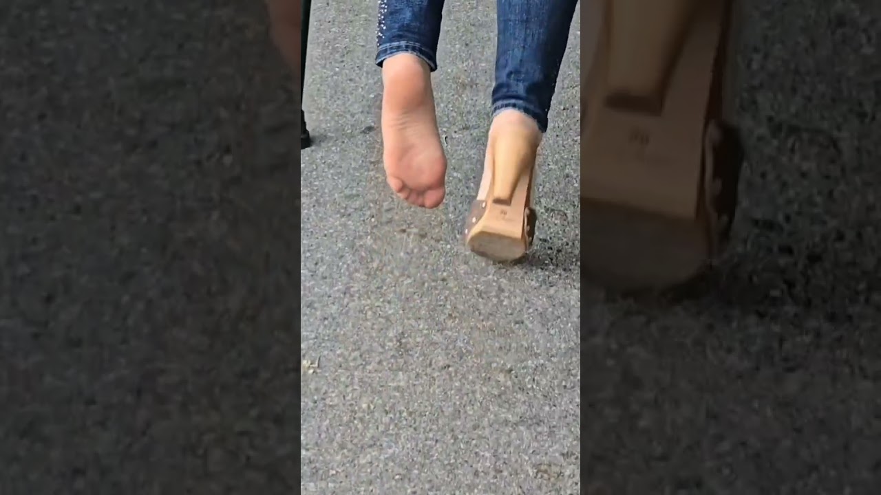Amazing sound 😍 #clogs #crutches #nylon