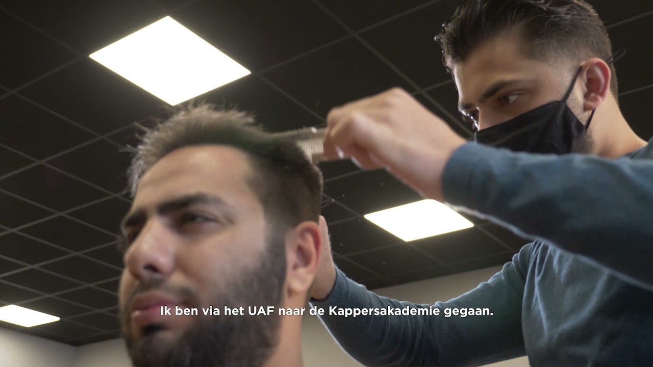 Salim (22) opent eigen barbershop 'De Barabier'