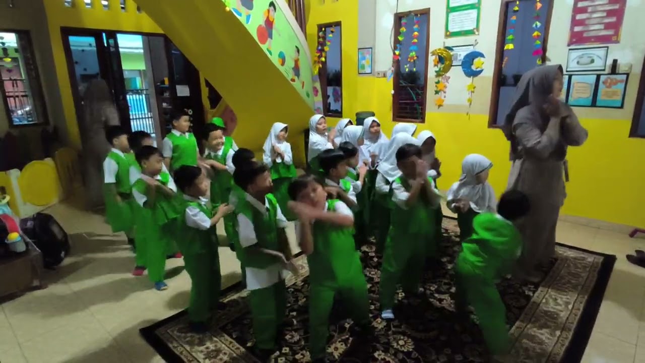 Hari pertama sekolah semeter 2.. SSemangat ceria 