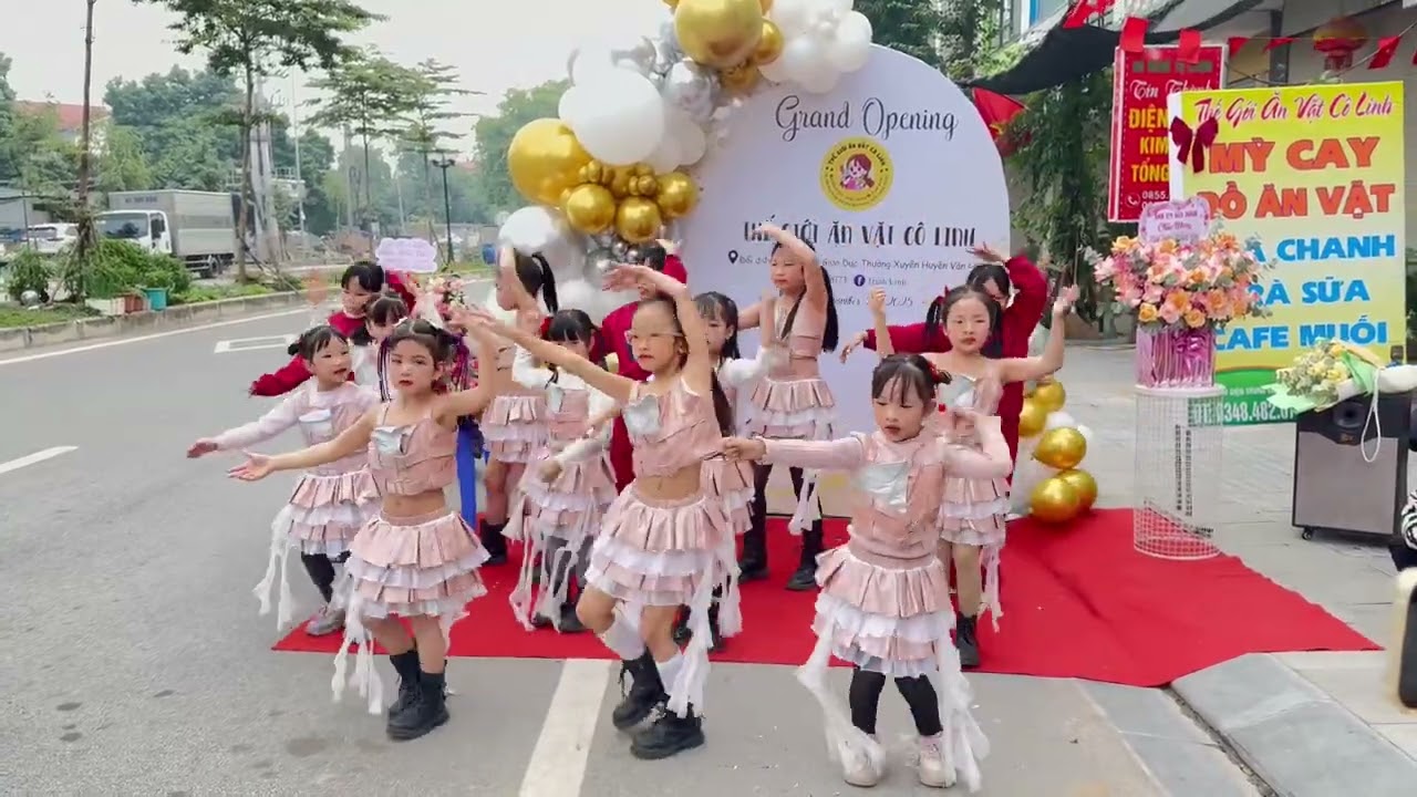 APT - Hà Anh đi khai trương