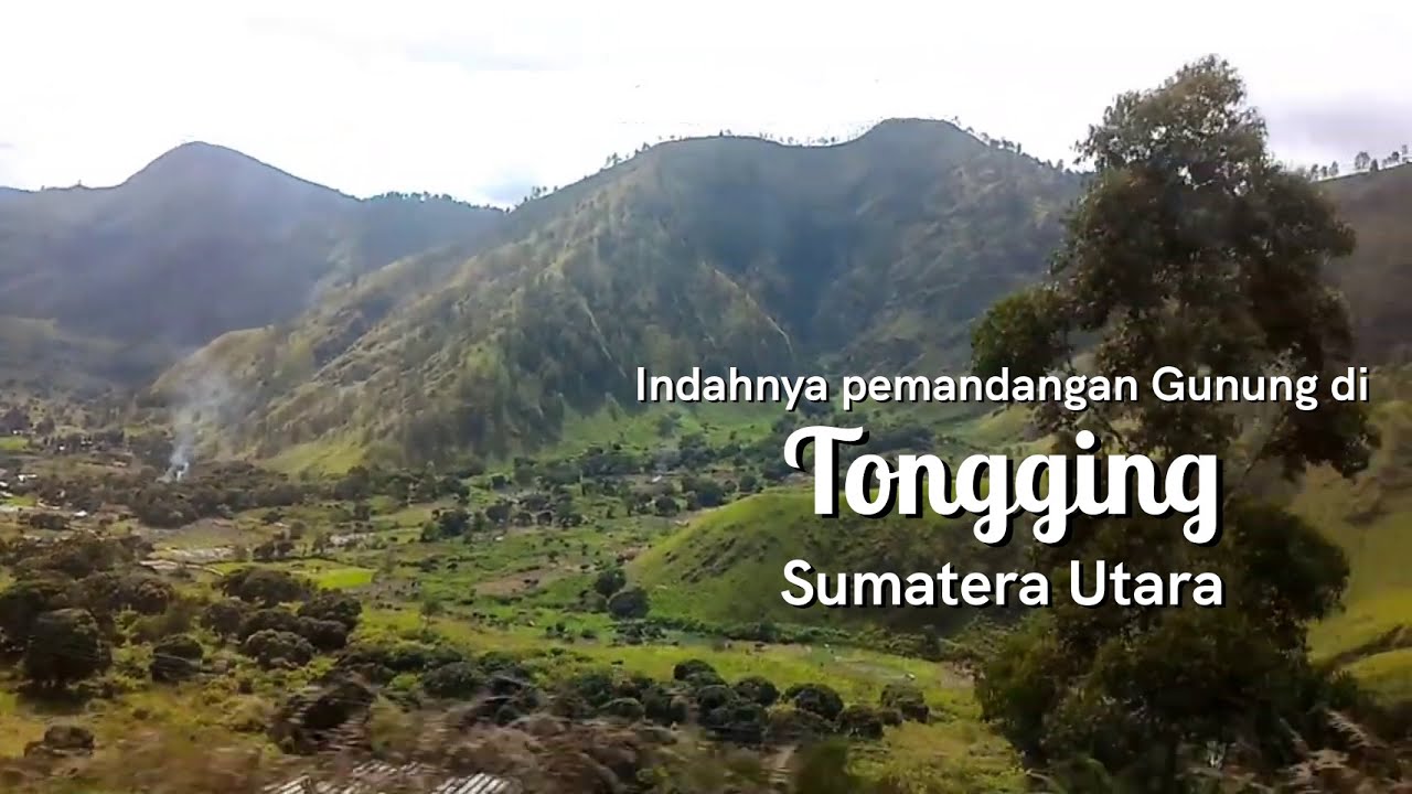 Sisi lain desa Tongging pinggir Danau Toba. Pemandangan Gunung yg indah disisi jalan menuju ke danau