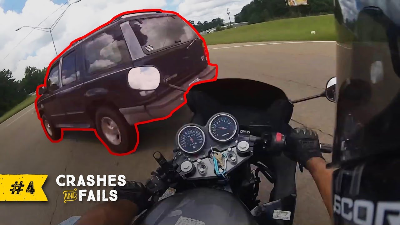 Motorcycle / Dirt Bike CRASHES & FAILS 2017 | EP. #4 [WHEELIE Fails, HARD Crashes, STUPID Drivers]