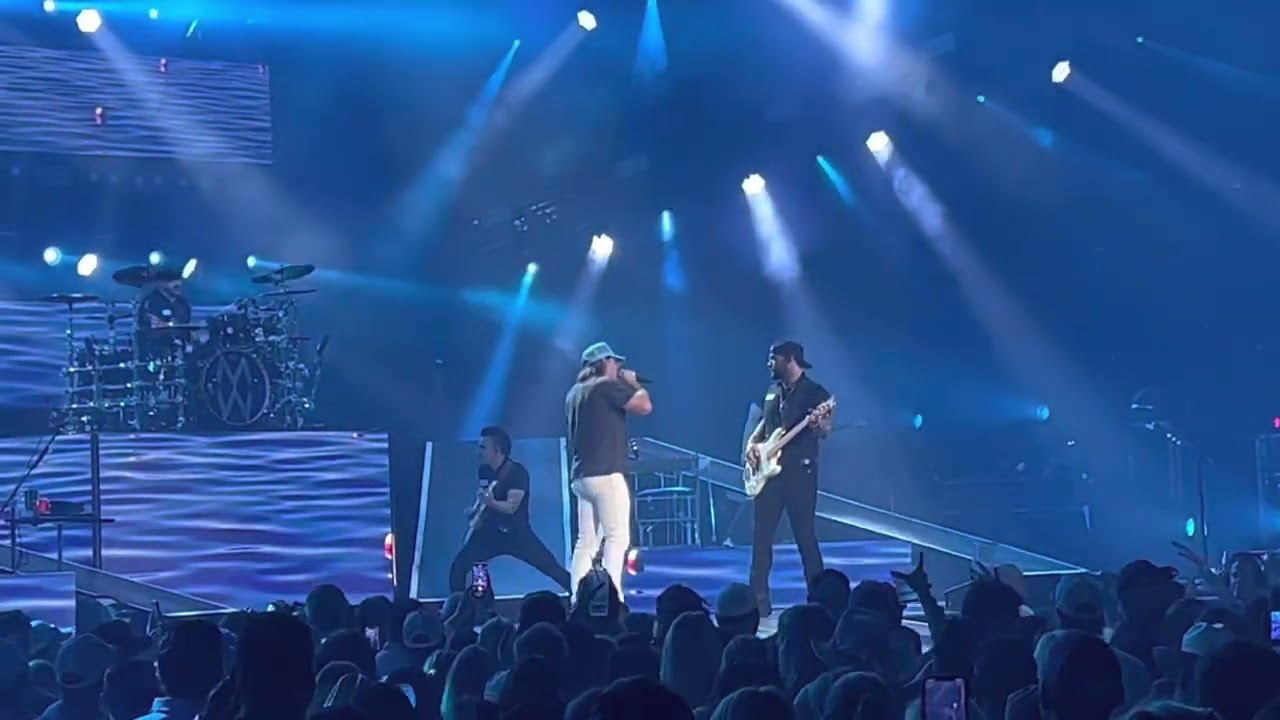 Morgan Wallen - Up Down - Live in St. Louis