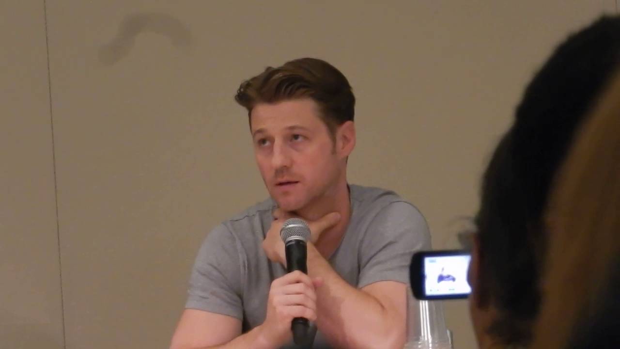 Ben McKenzie -- Gotham -- FULL panel (Boston Comic Con 2016)