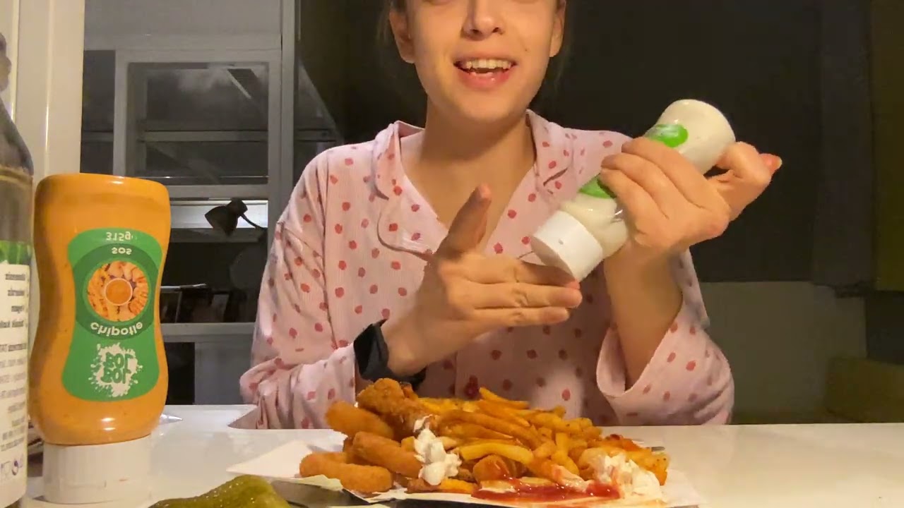Çıtır tavuk mukbang kyk yurt odasında  